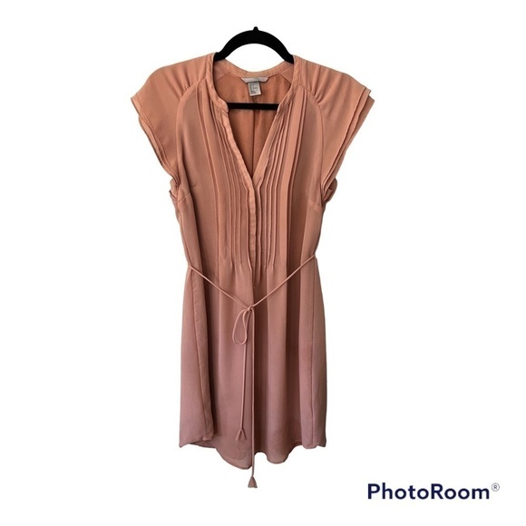 H&M Dresses & Skirts - H & M coral tunic mini dress, 6, fully lined, tie belt, ruffles at neckline.
